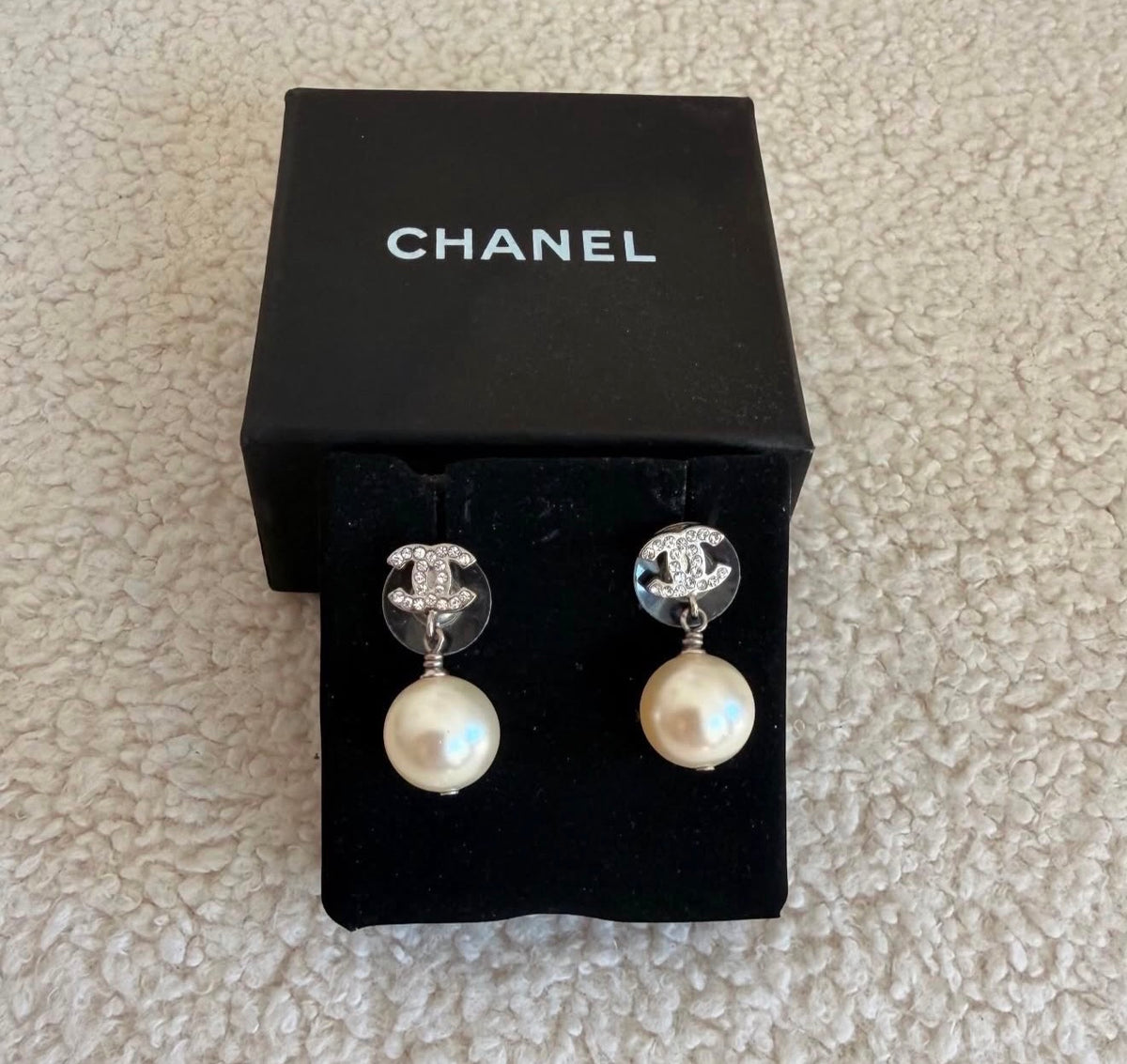 CHANEL CC PEARL CRYSTAL EARRINGS