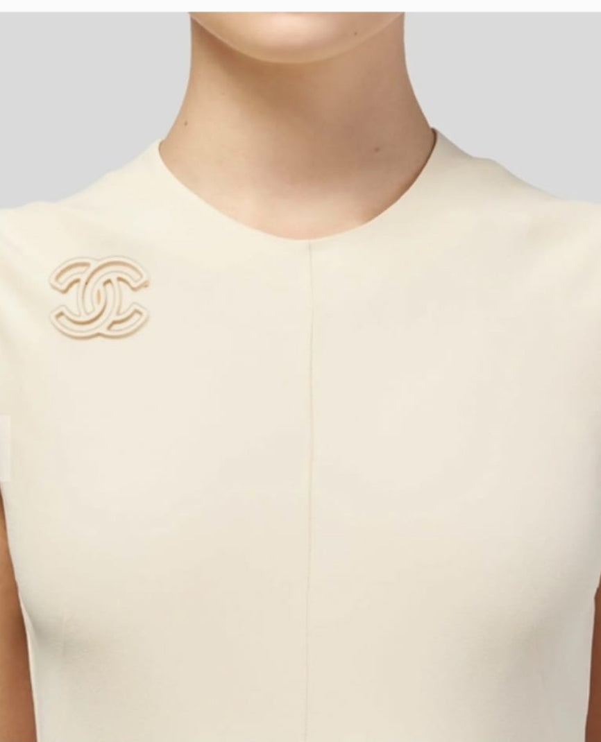 CHANEL CC METAL HALLOW WHITE LOGO BROOCH