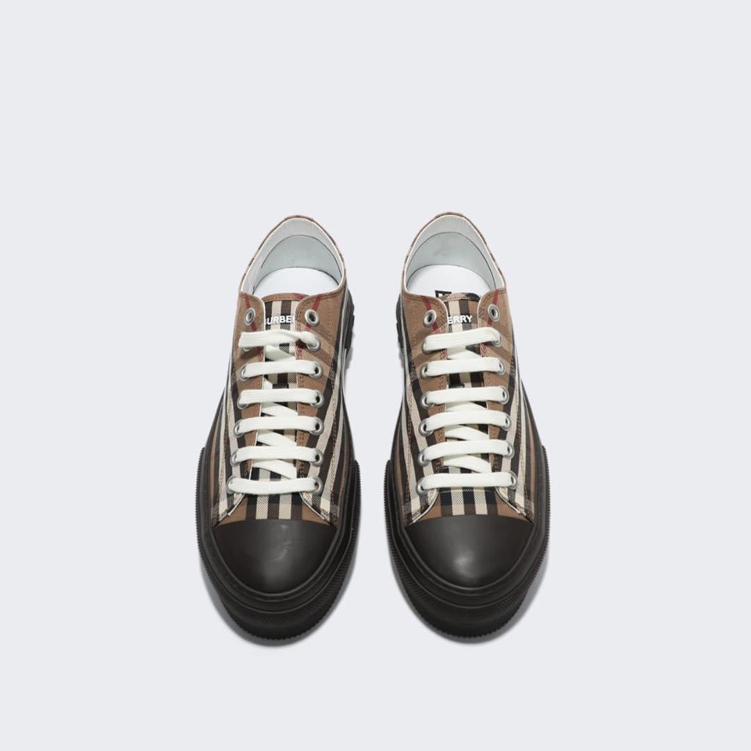 BURBERRY LOW TOP SNEAKERS