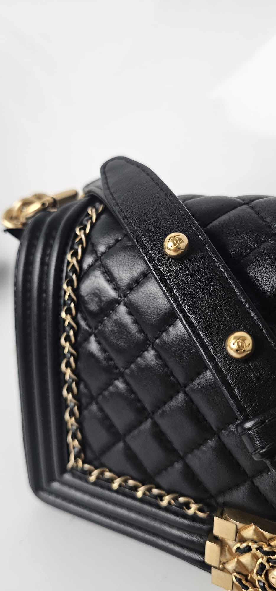 CHANEL CC LAMBSKIN CHAIN AROUND MEDIUM
BOY BAG