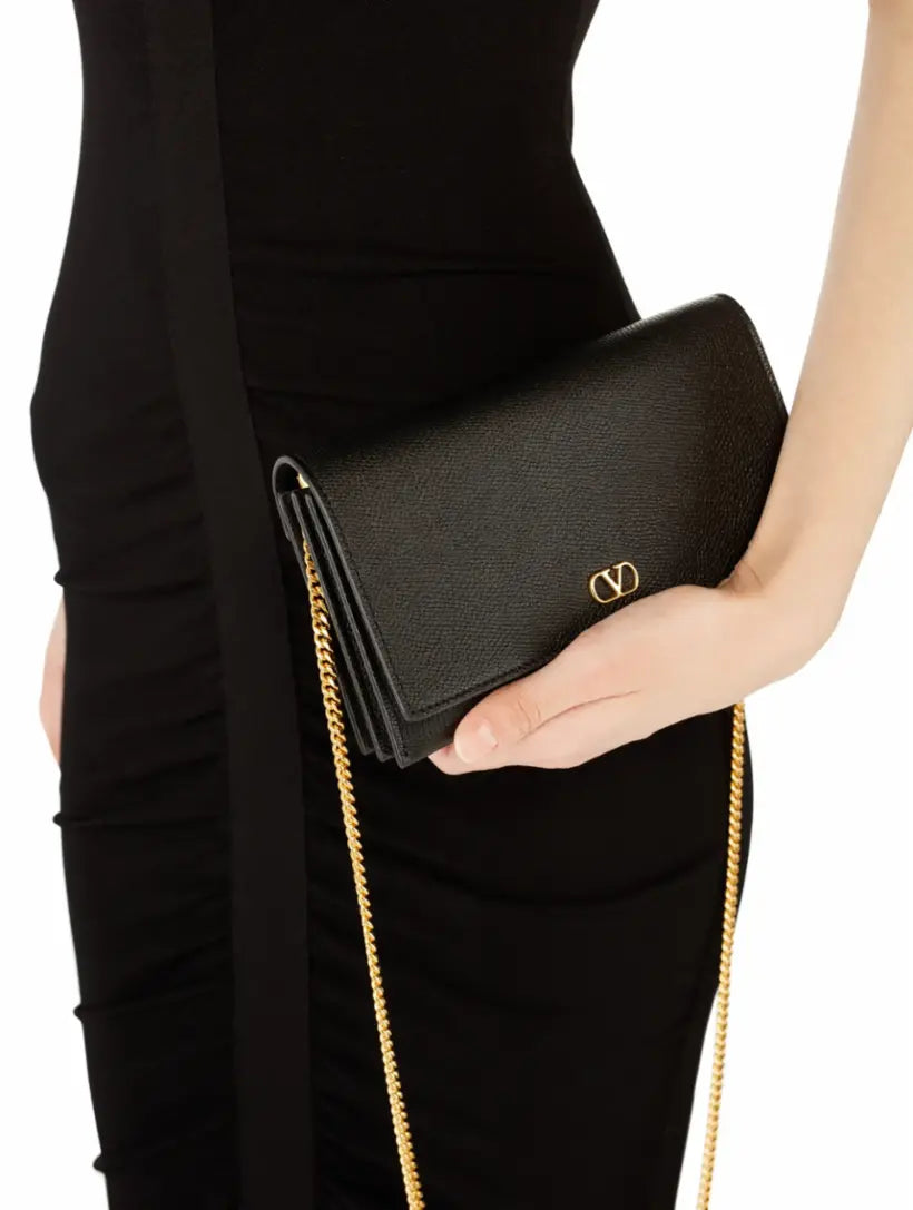 VALENTINO SIGNATURE WALLET ON CHAIN