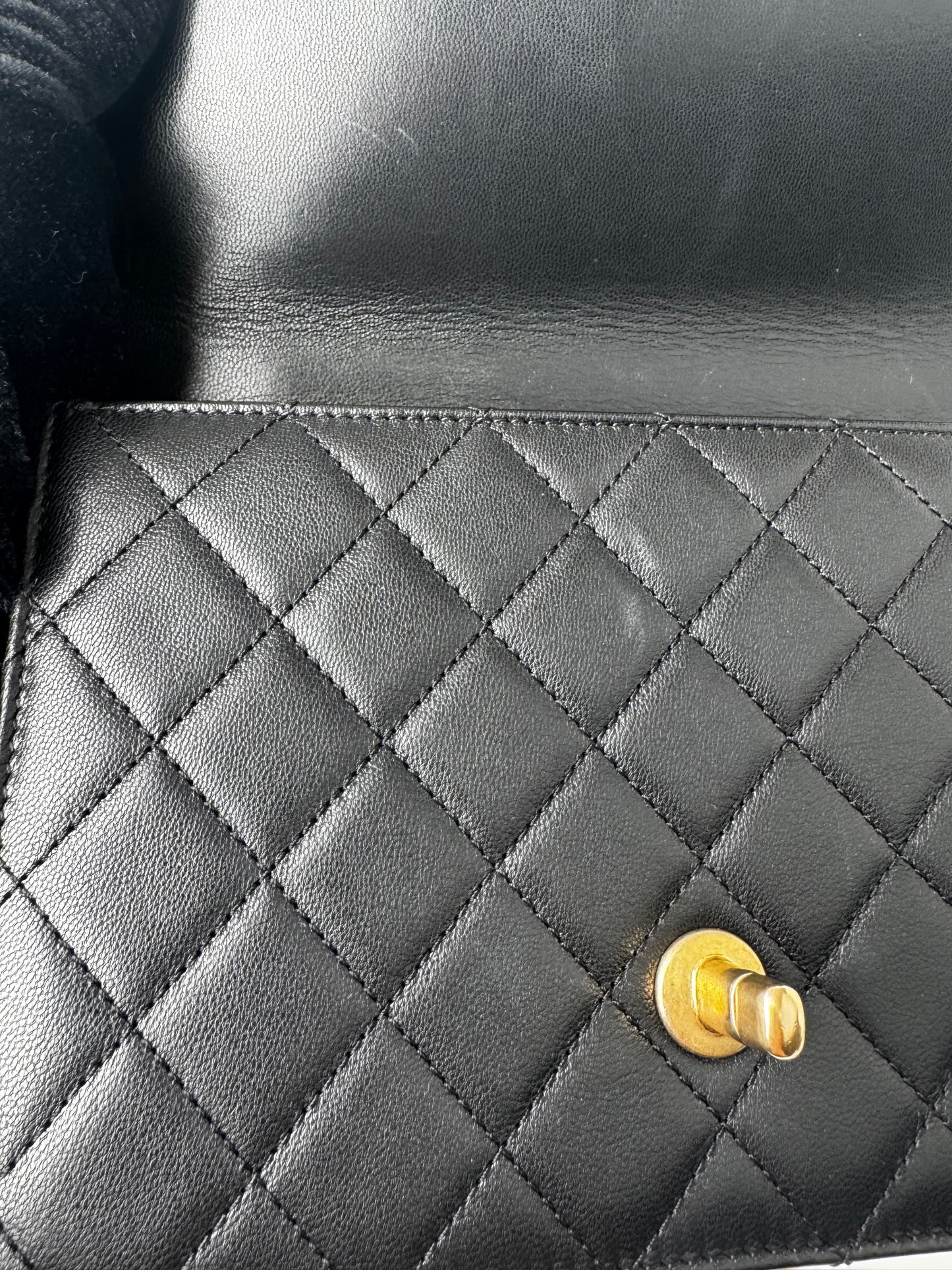 CHANEL CC BLACK SMALL CHIC PEARL FLAP