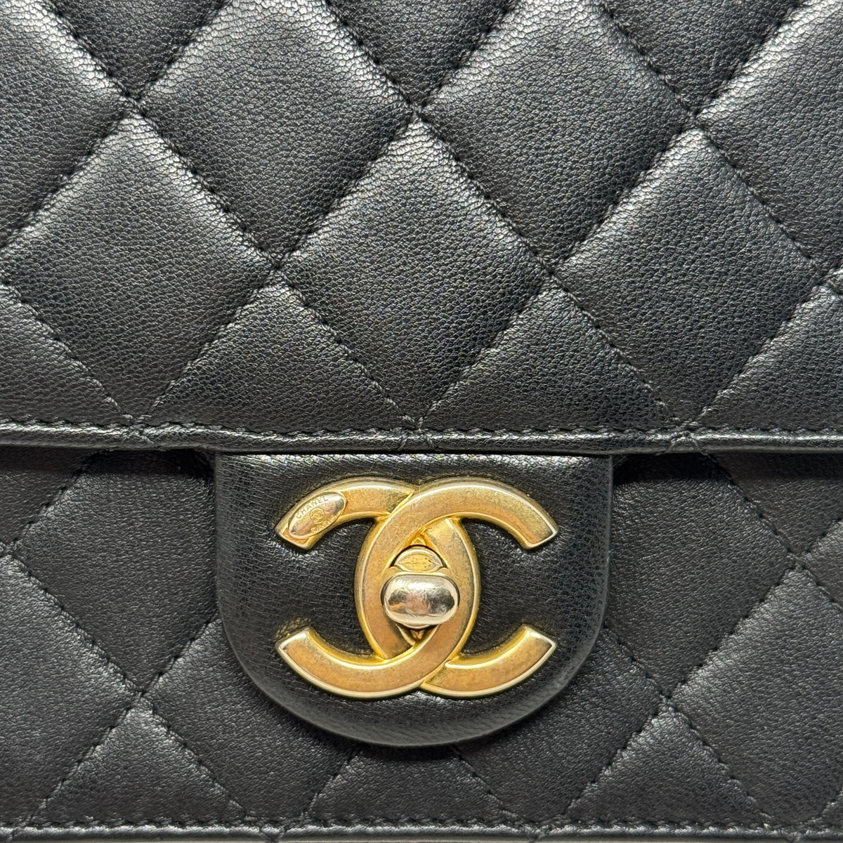 CHANEL CC BLACK SMALL CHIC PEARL FLAP