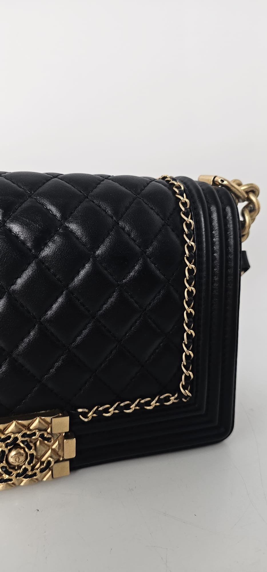 CHANEL CC LAMBSKIN CHAIN AROUND MEDIUM
BOY BAG