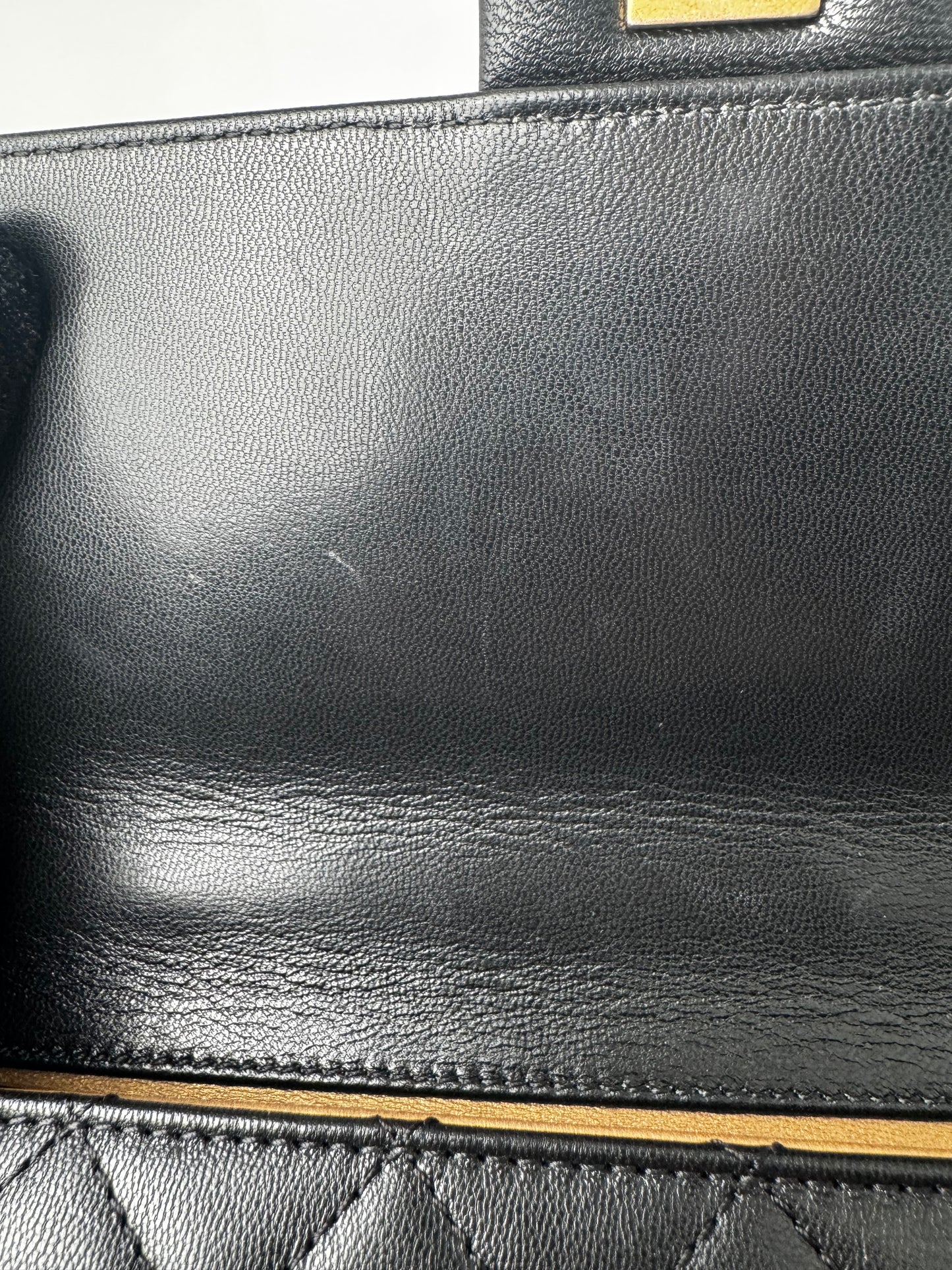 CHANEL CC BLACK SMALL CHIC PEARL FLAP