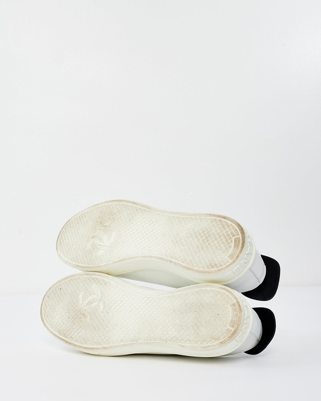 CHANEL CC CALFSKIN LEATHER WOMENS SNEAKERS