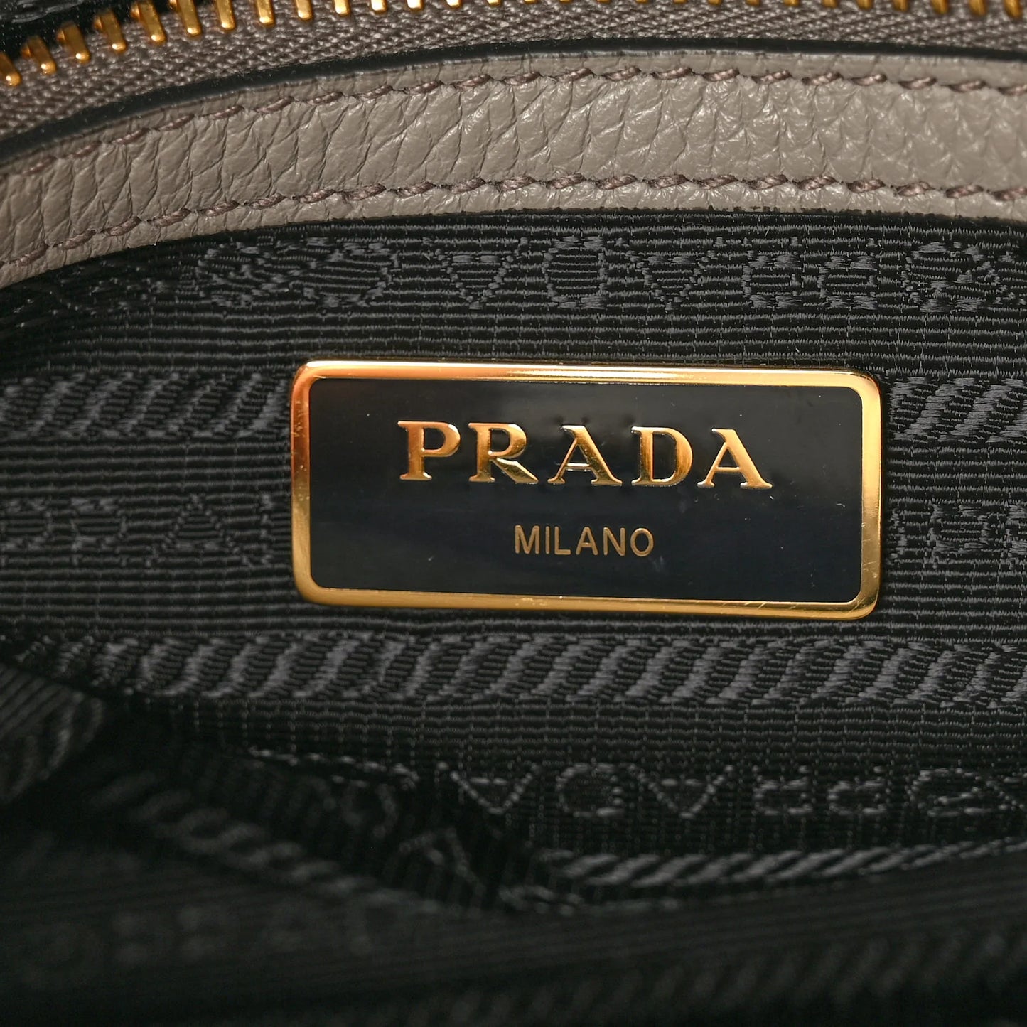 PRADA VITELLO PHENIX BAULETTO