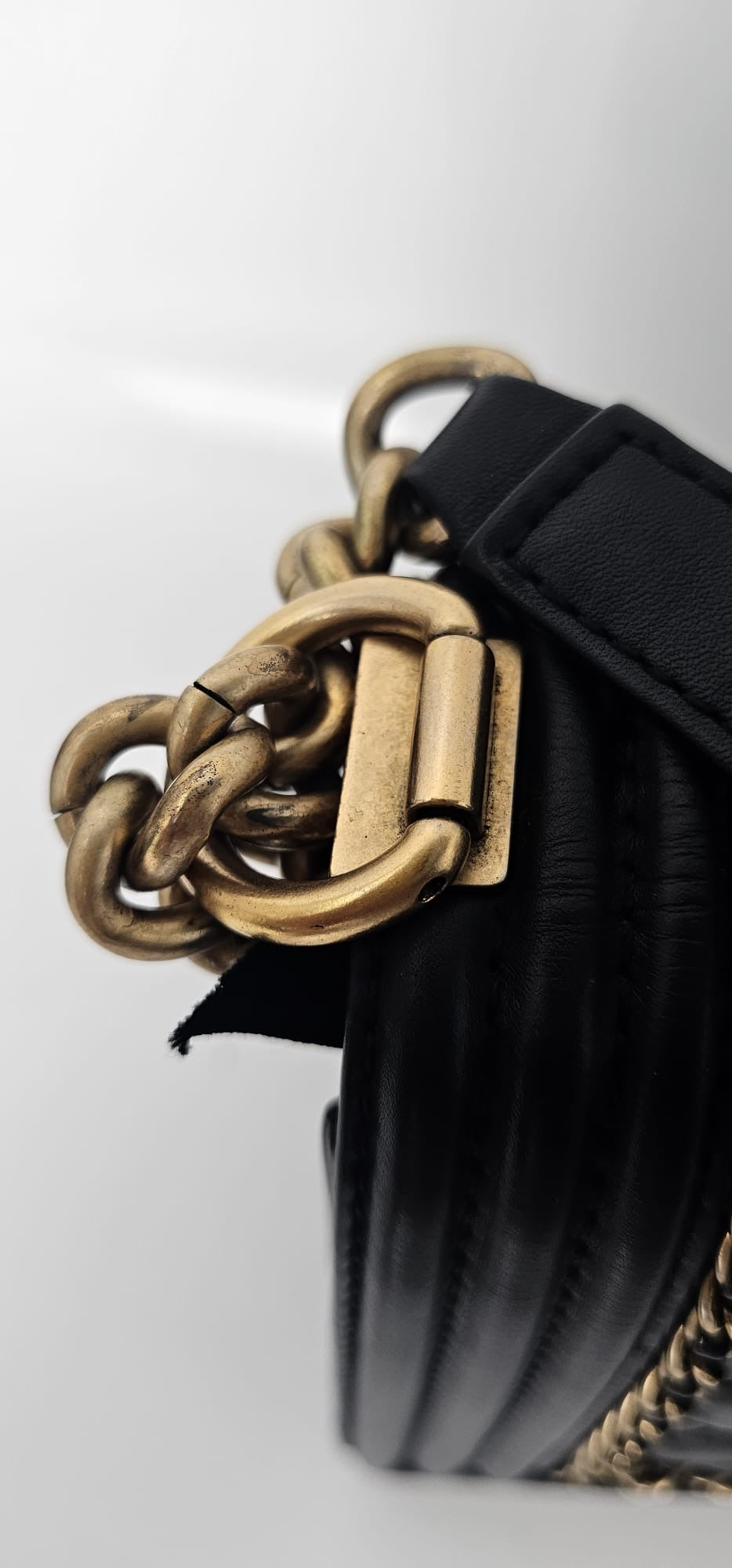CHANEL CC LAMBSKIN CHAIN AROUND MEDIUM
BOY BAG