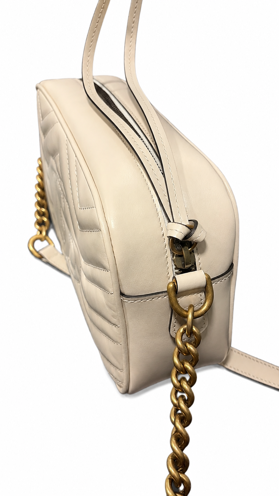 GUCCI GG MARMONT MATELASSE SMALL CAMERA BAG