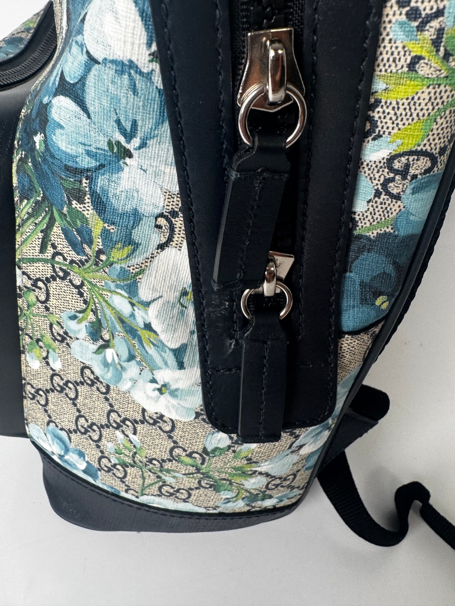 GUCCI GG SUPREME BLOSSOM MEDIUM DAY BACKPACK UNISEX