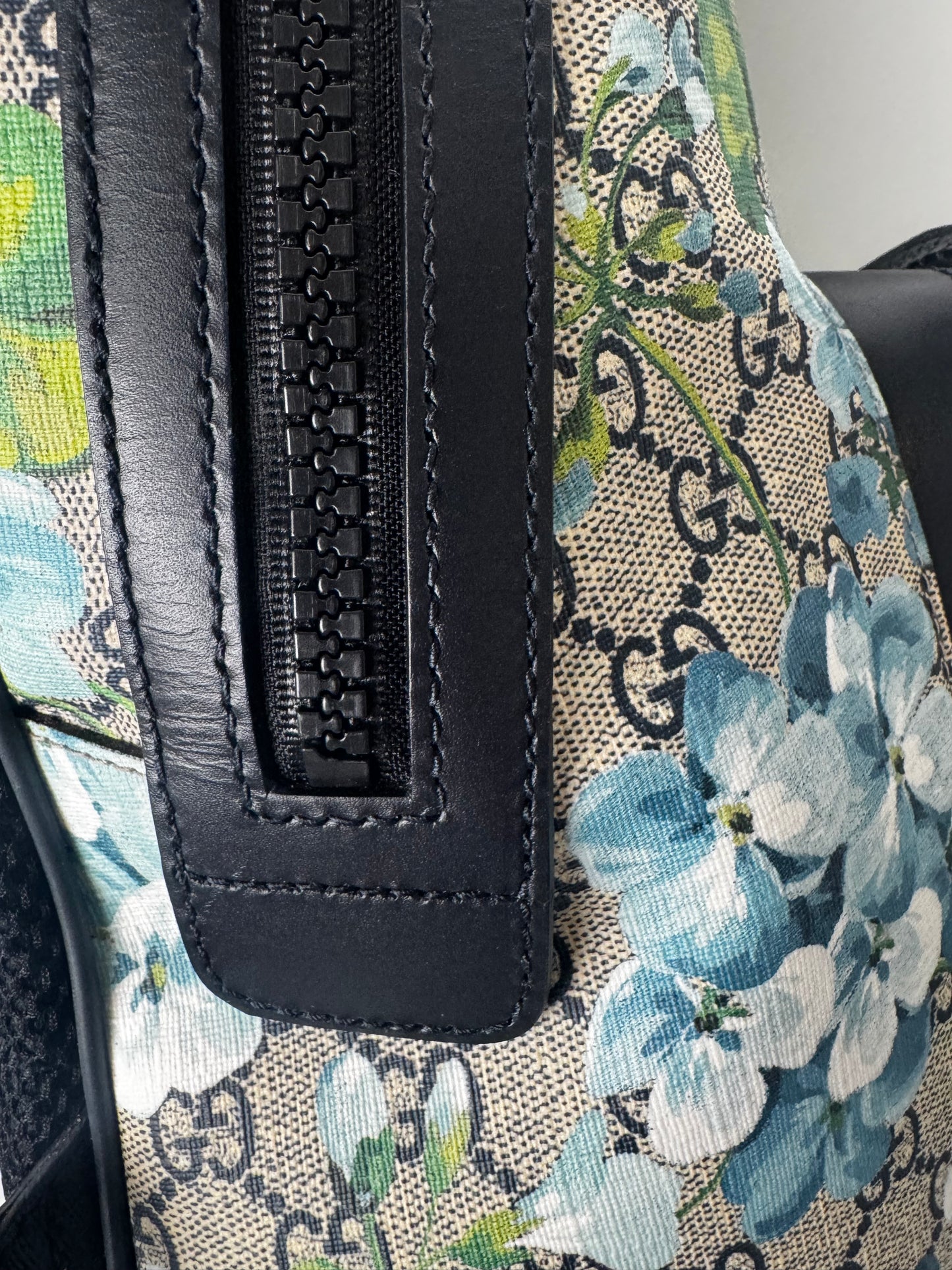 GUCCI GG SUPREME BLOSSOM MEDIUM DAY BACKPACK UNISEX