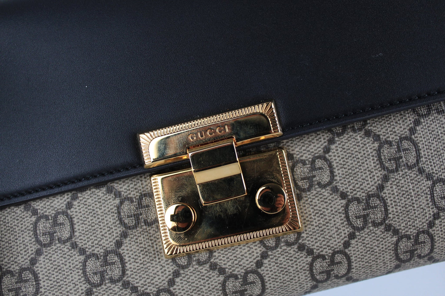 GUCCI GG SUPREME PADLOCK CROSSBODY BAG