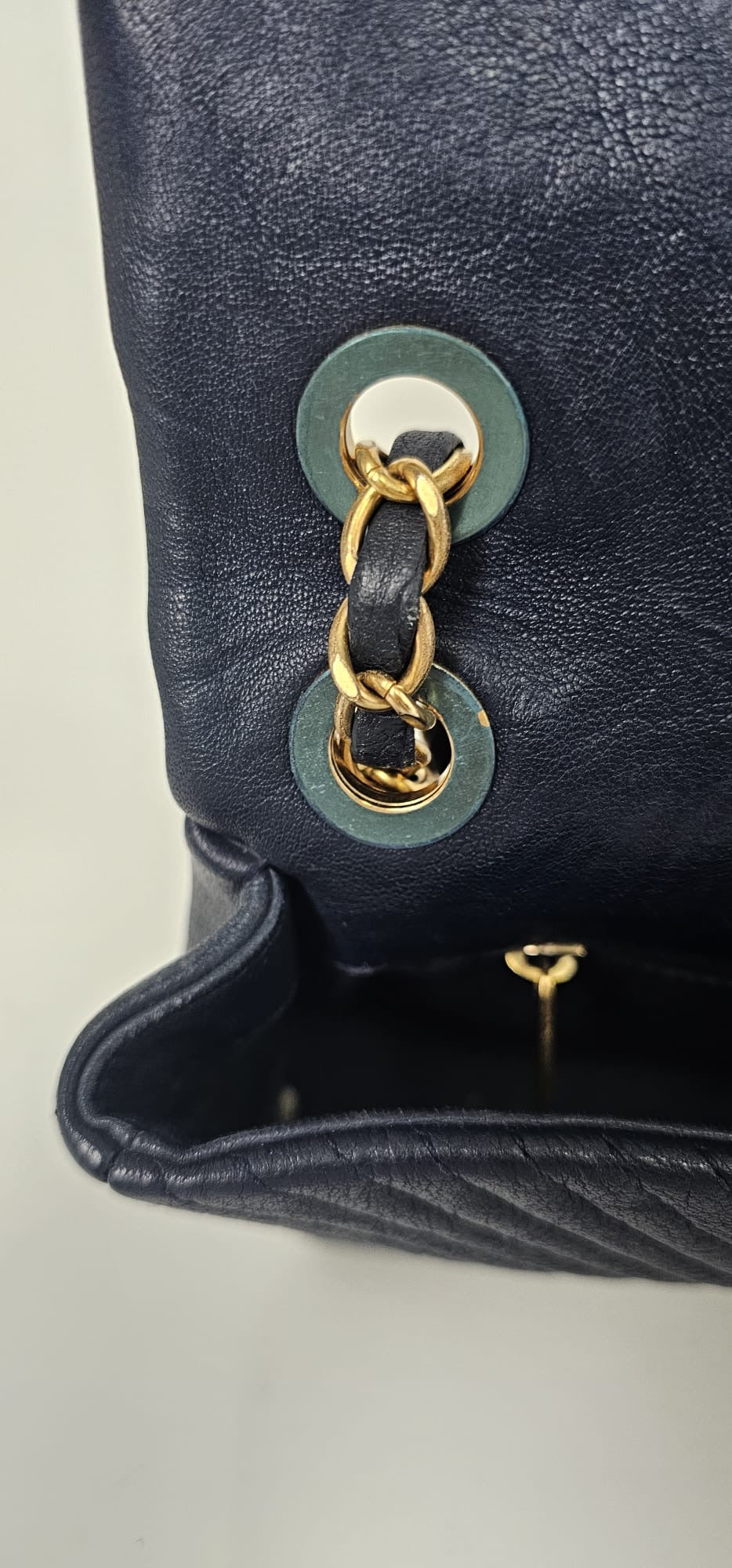 CHANEL CC SURPIQUE CHEVRON SMALL FLAP