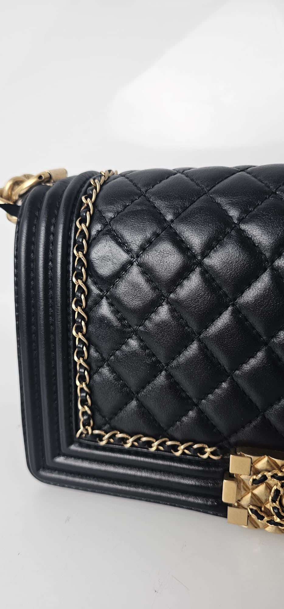 CHANEL CC LAMBSKIN CHAIN AROUND MEDIUM
BOY BAG