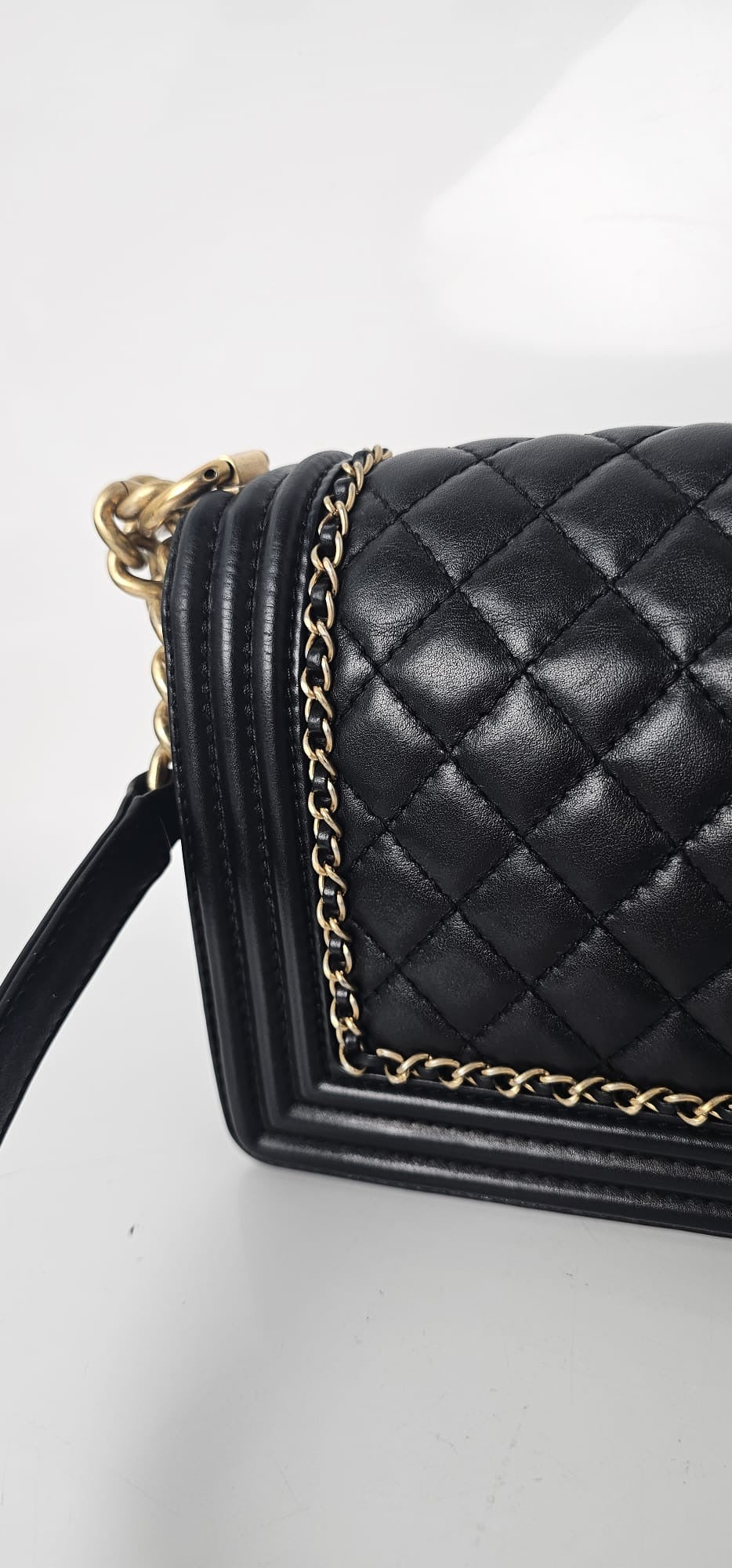 CHANEL CC LAMBSKIN CHAIN AROUND MEDIUM
BOY BAG