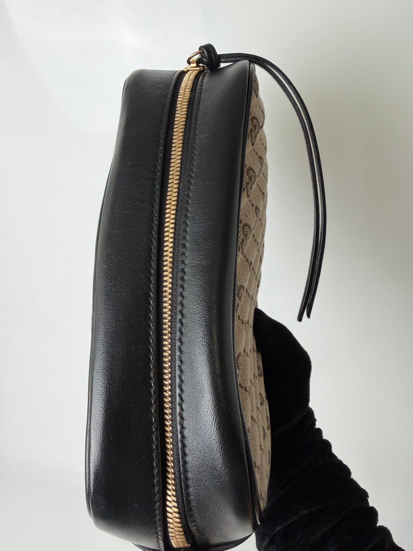 GUCCI GG SMALL CAMERA BAG