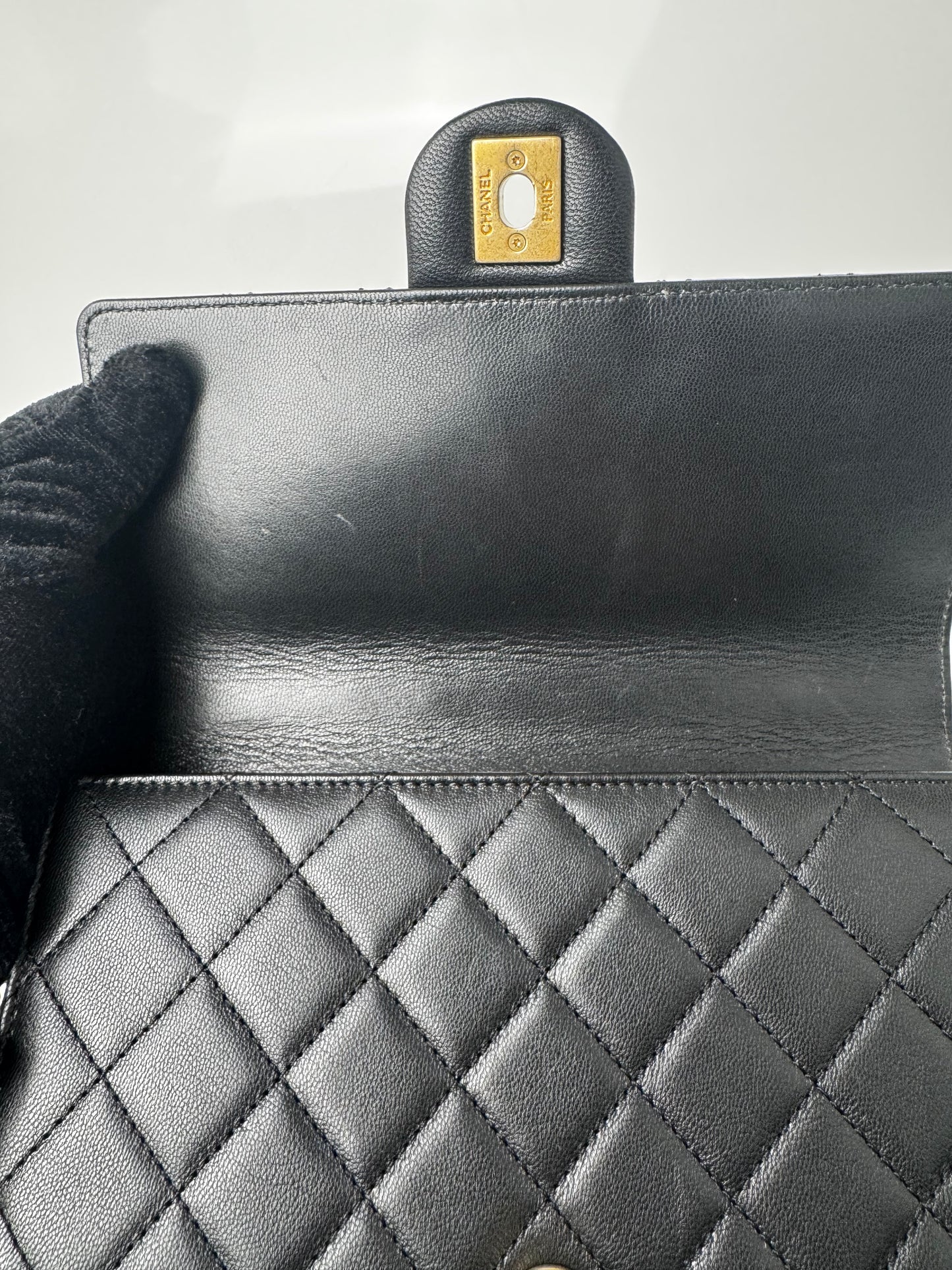 CHANEL CC BLACK SMALL CHIC PEARL FLAP
