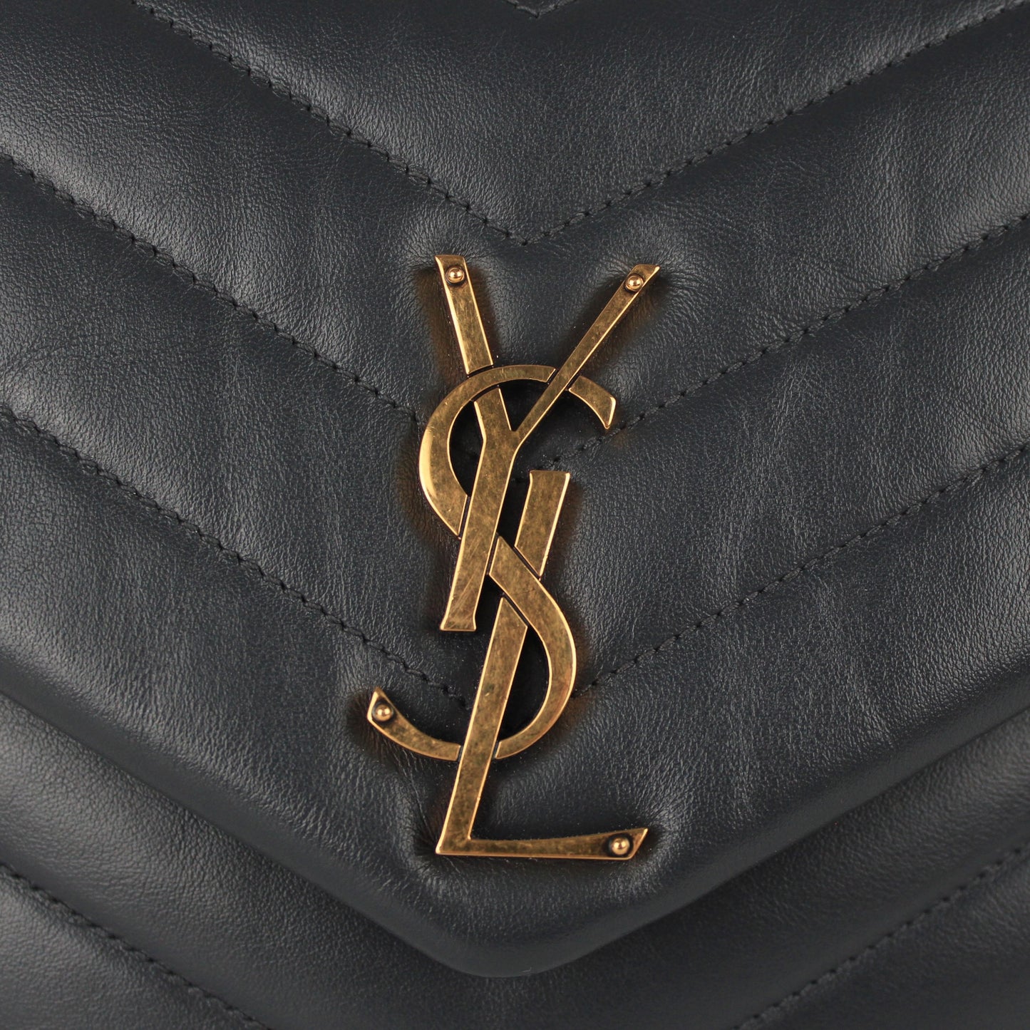 YSL LOULOU CHAIN QUILTED LEATHER SHOULDER BAG MEDIUM