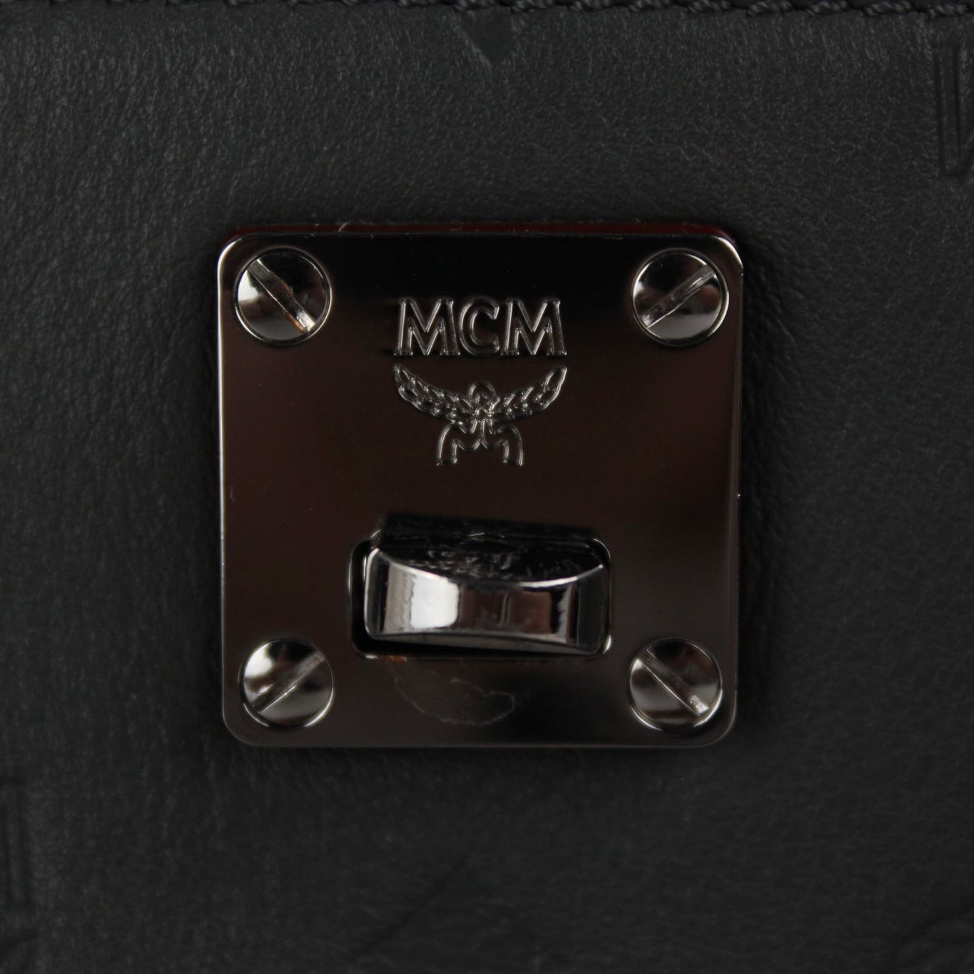 MCM ESSENTIAL TOTE BAG