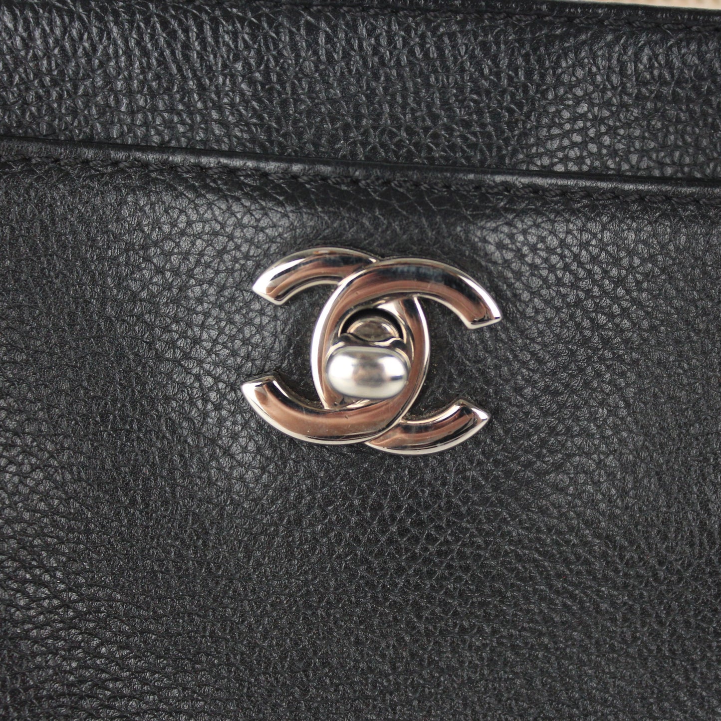CHANEL EXECUTIVE LEATHER TOTE WITH ORGANIZER