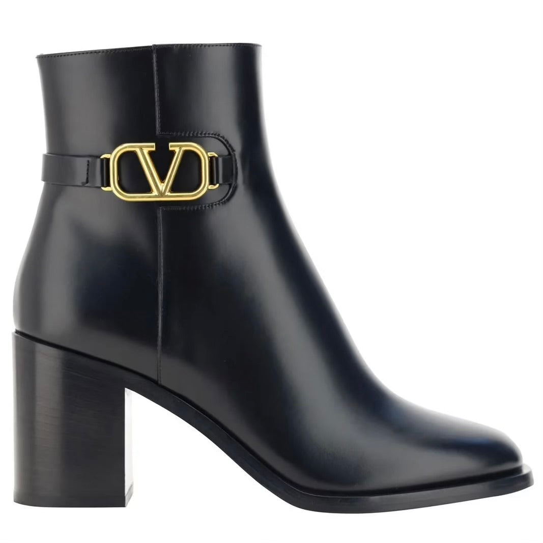 VALENTINO VLOGO SIGNATURE ROUND TOE ANKLE BOOTS