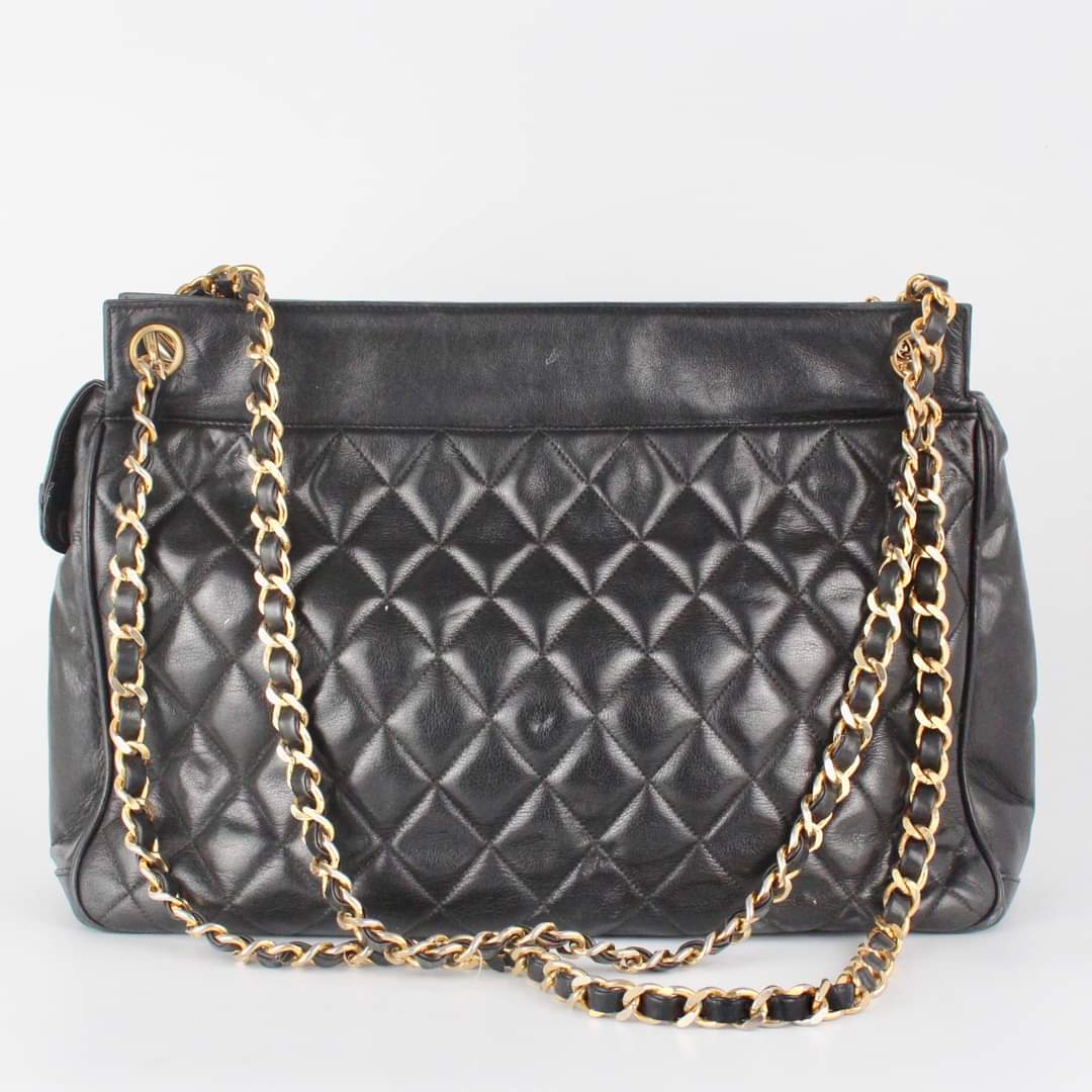 CHANEL Chic Tote