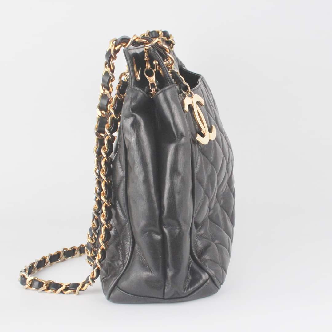 CHANEL Chic Tote