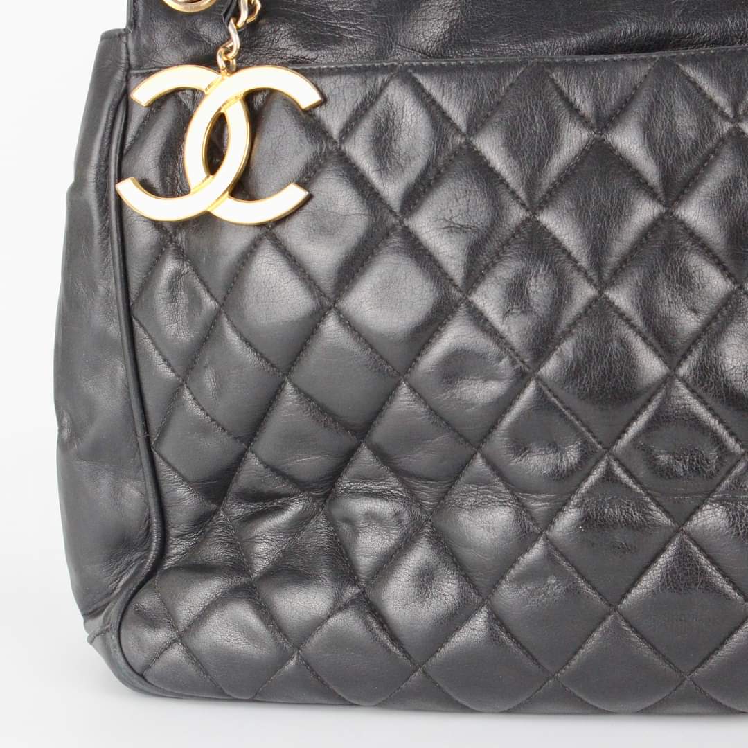 CHANEL Chic Tote