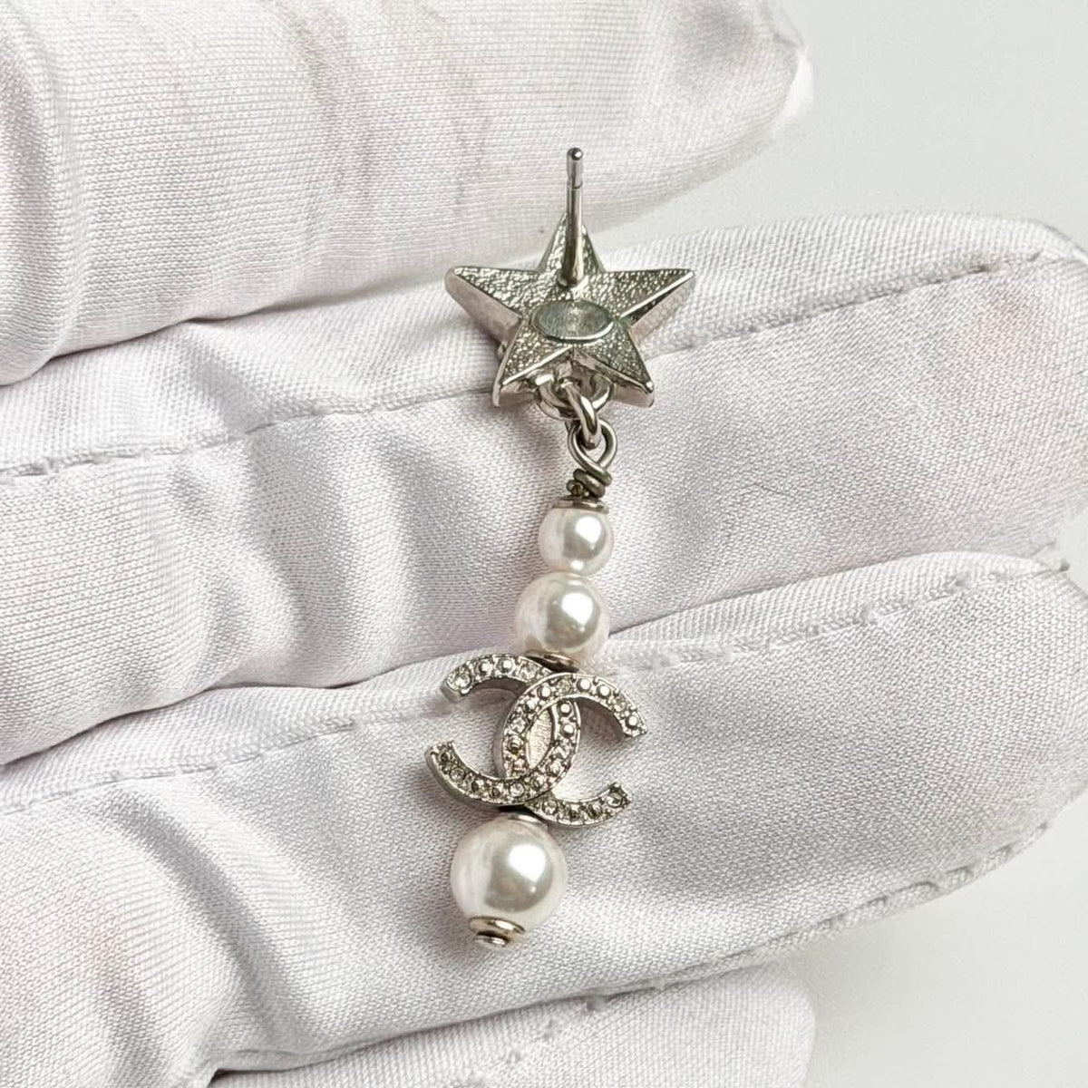 CHANEL CC DROP PEARL EARRINGS WITH CRYSTALS