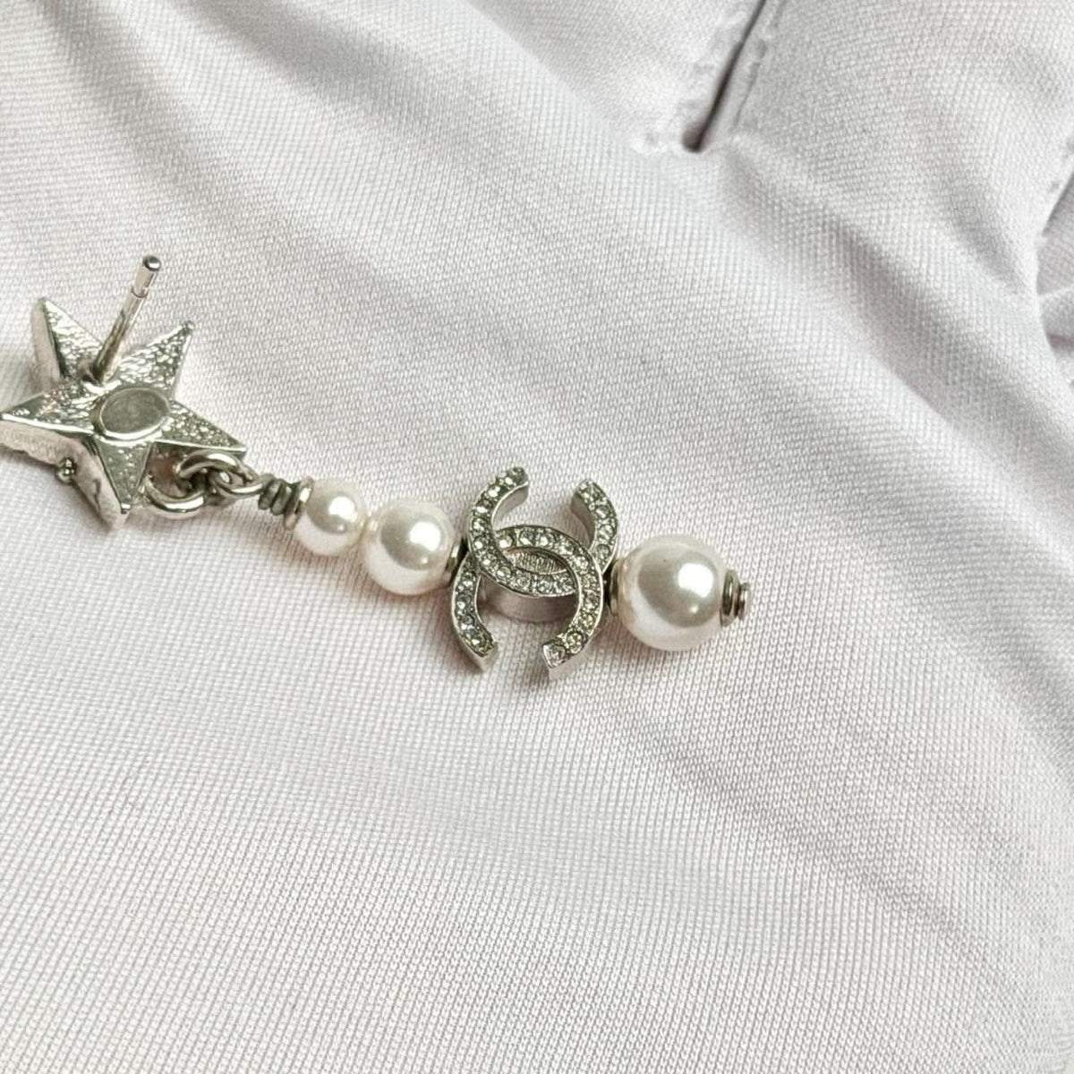 CHANEL CC DROP PEARL EARRINGS WITH CRYSTALS