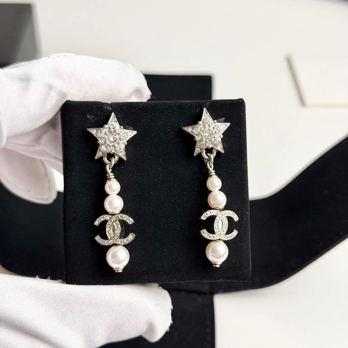 CHANEL CC DROP PEARL EARRINGS WITH CRYSTALS