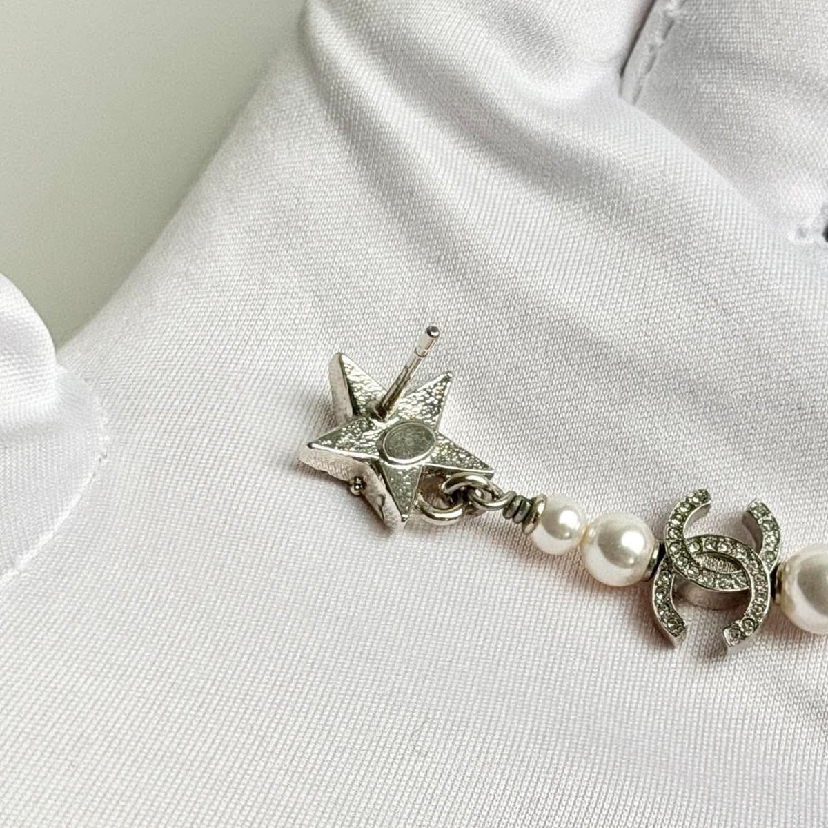 CHANEL CC DROP PEARL EARRINGS WITH CRYSTALS
